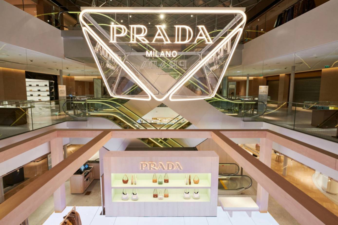 Maison du Luxe - Prada inaugura boutique no Bodrum