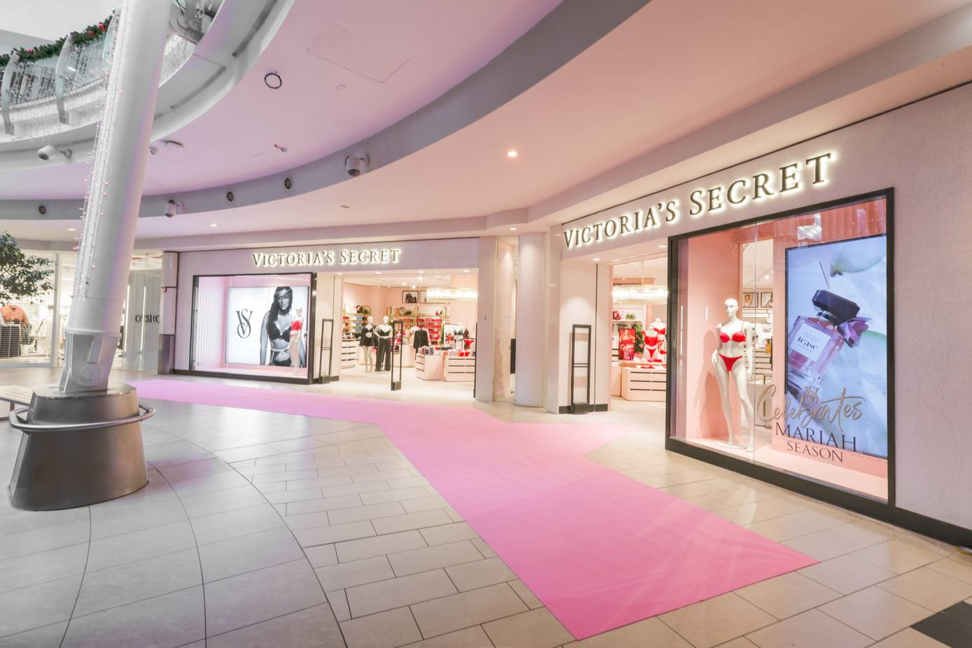 371 Victoria Secret Beverly Center Stock Photos, High-Res Pictures, and  Images - Getty Images