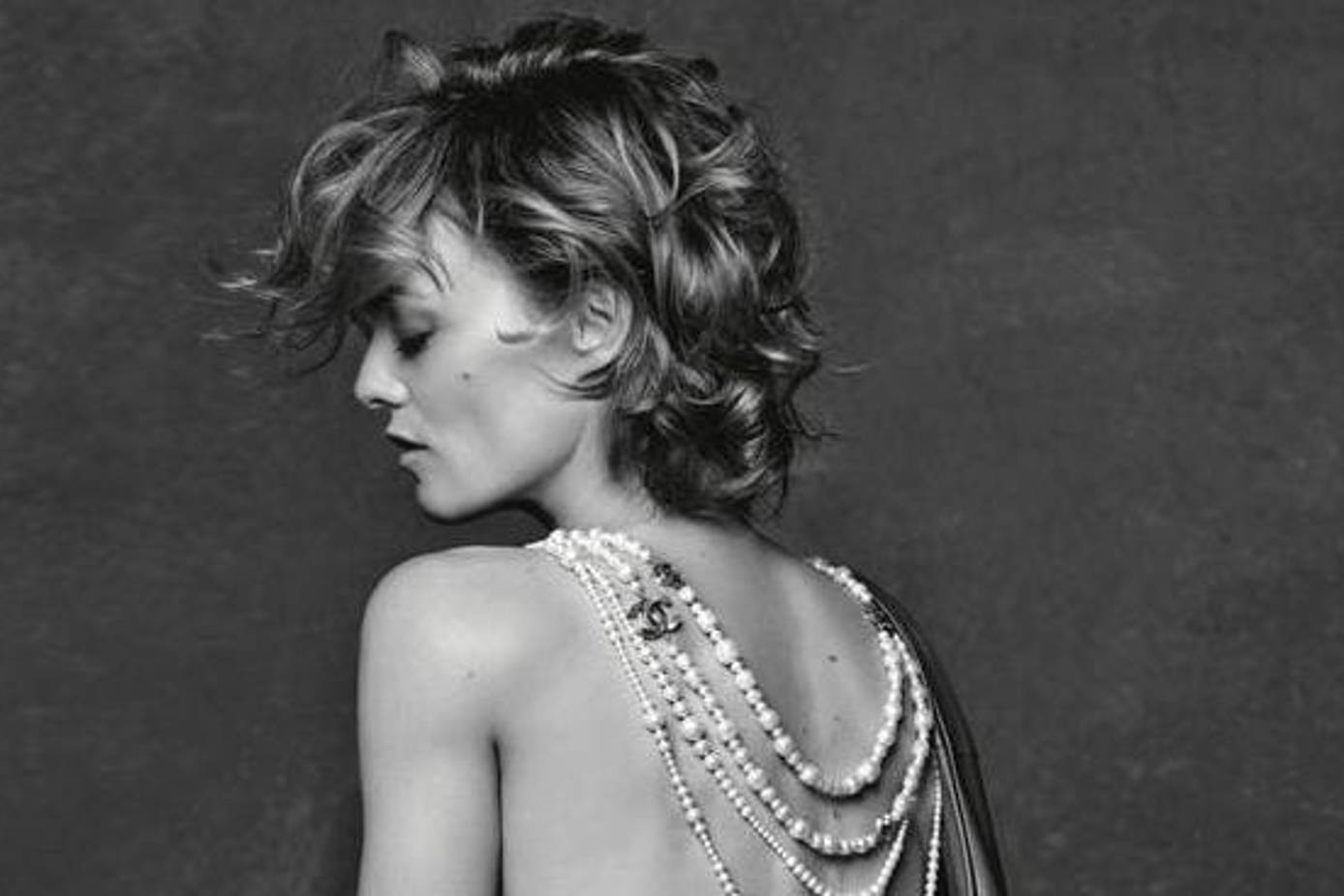 Vanessa Paradis pose nue pour Karl Lagerfeld et Chanel