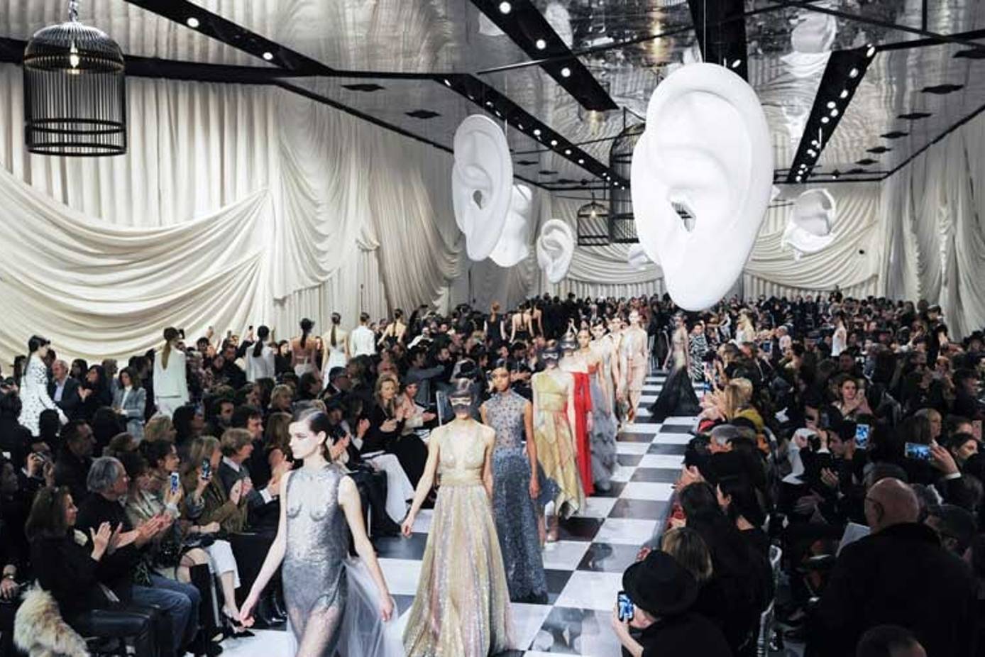 Christian Dior : du Surréalisme à la haute couture
