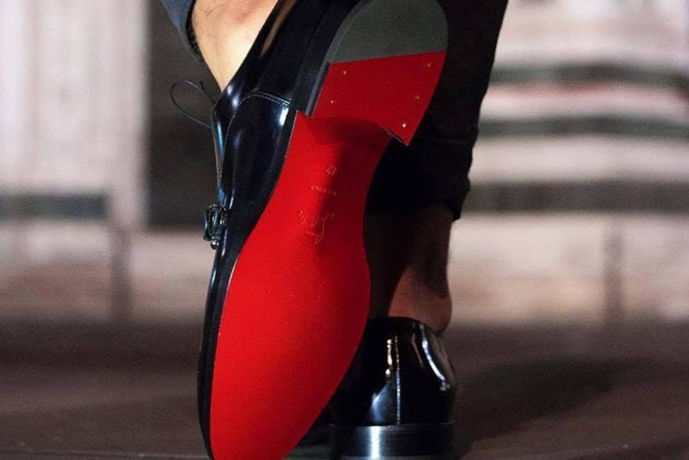 Louboutin pierde la exclusividad de las suelas rojas de sus zapatos, Estilo