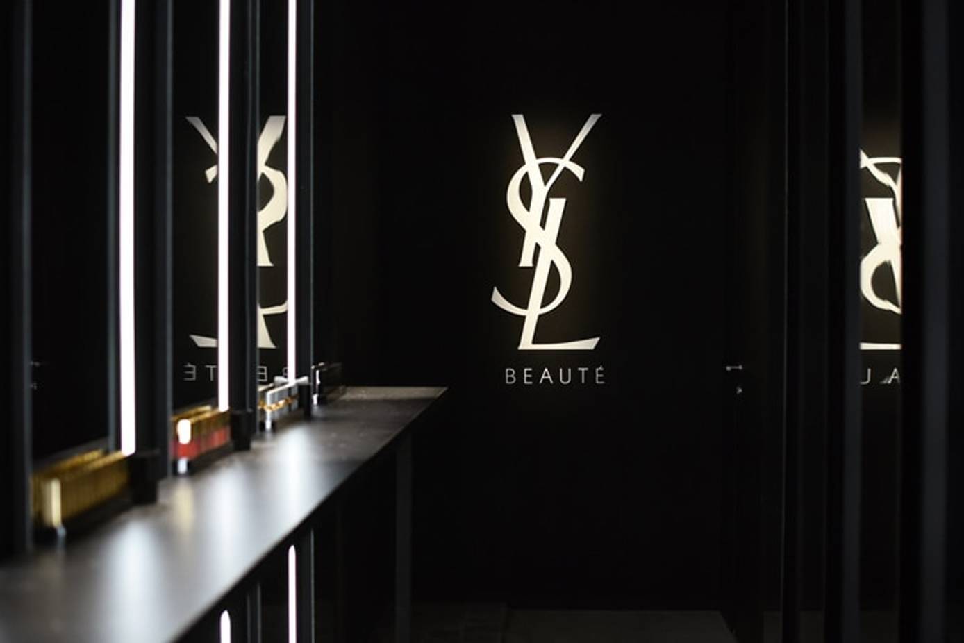 Yves saint discount laurent beauty hotel