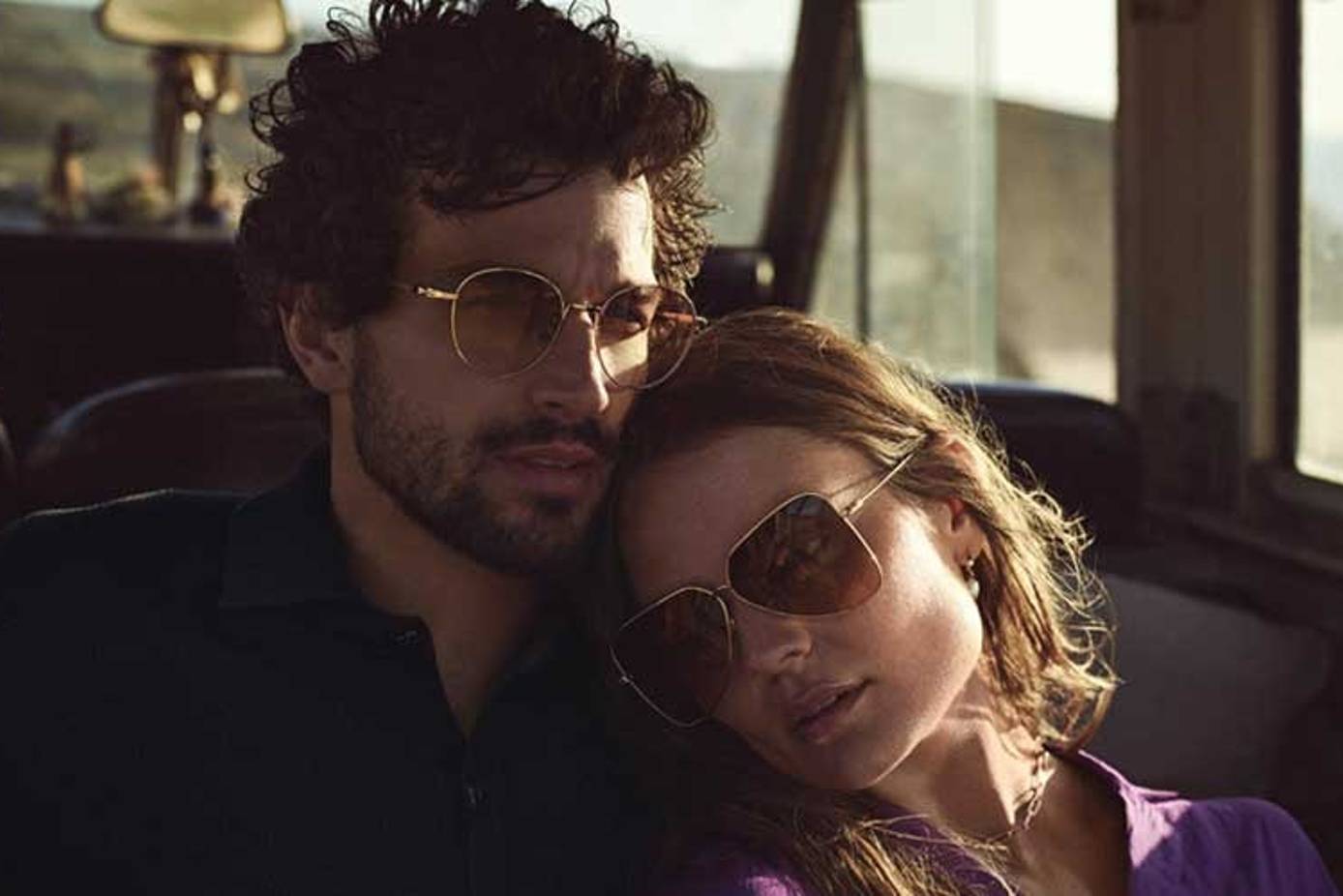 https://fashionunited.com/r/fit=cover,format=auto,gravity=center,height=926,quality=70,width=1388/https://static.fashionunited.com/202001/Scotch-Soda-Eyewear-1.jpg