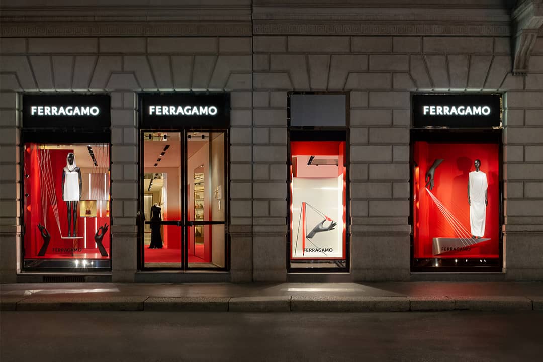 Exterior de una de las boutiques de Ferragamo en la Via Montenapoleone de Milán (Italia).