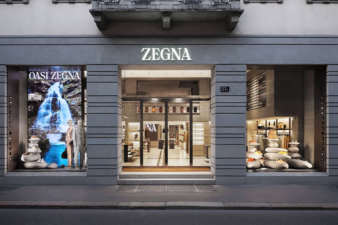 Exterior de la tienda de Zegna en la Via Monte Napoleone de Milán, Italia.