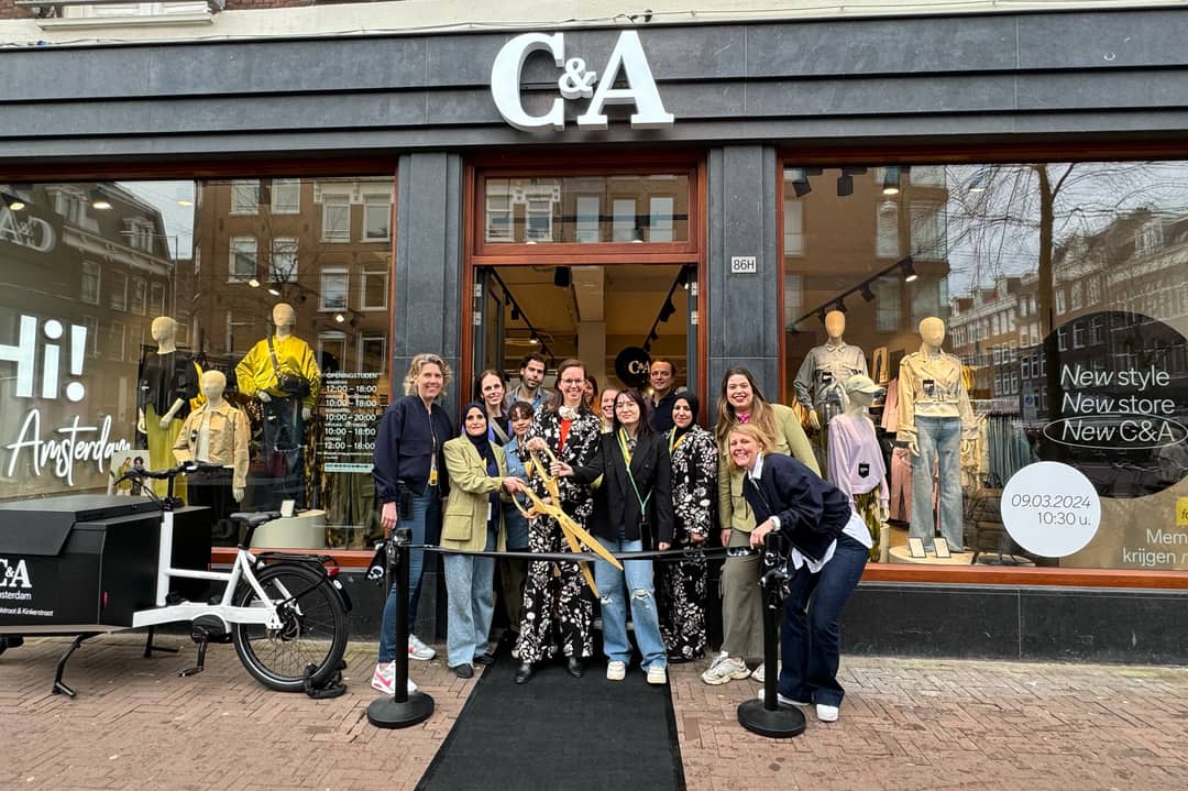 De opening van de C&A aan de Ferdinand Bolstraat in Amsterdam.