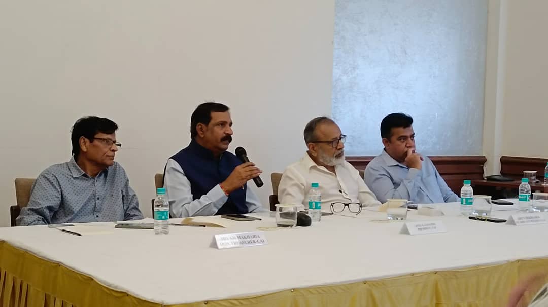 Shyam Makharia, Atul Ganatra, Arun Makharia und Vijay Shah von der Indian Cotton Association im Gespräch mit Teilnehmer:innen der AbTF-Baumwollkonferenz.