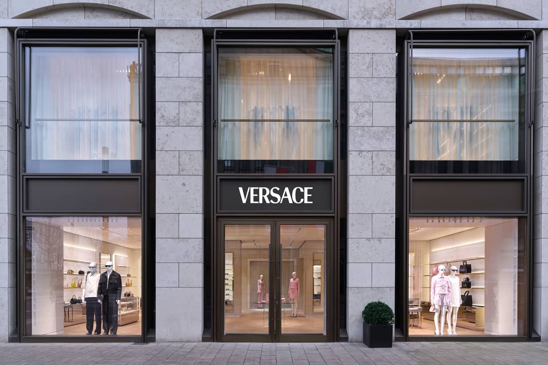 Versace eröffnet im Breidenbacher Hof in Düsseldorf