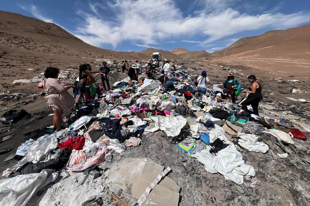 Un programa chileno trabaja con diseñadores y artesanos en la creación de colecciones con desechos textiles de Tarapacá