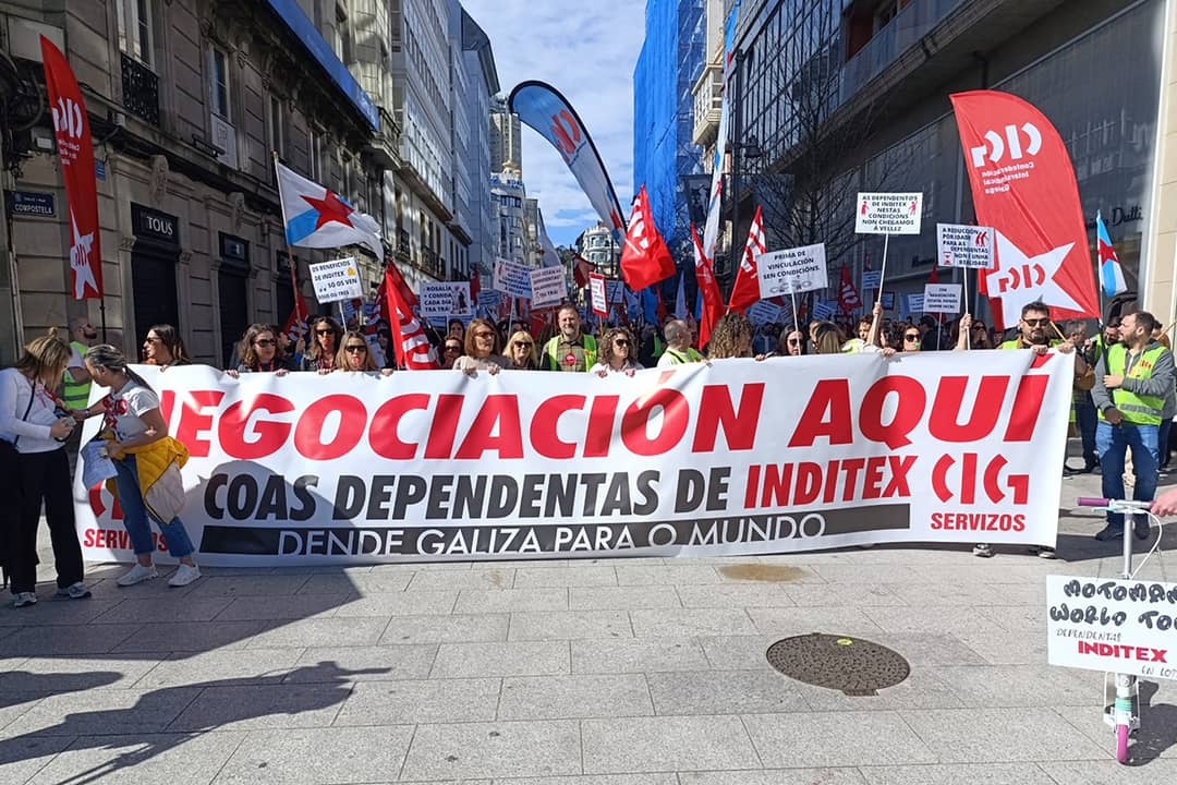 Manifestación de las y los trabajadores de tienda de las cadenas de Inditex en Galicia, el domingo 7 de abril de 2024 en La Coruña.