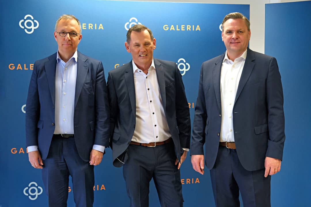 Bernd Beetz (Mitte) mit Stefan Denkhaus (links) und Olivier Van den Bossche (rechts) bei einer Galeria-Pressekonferenz