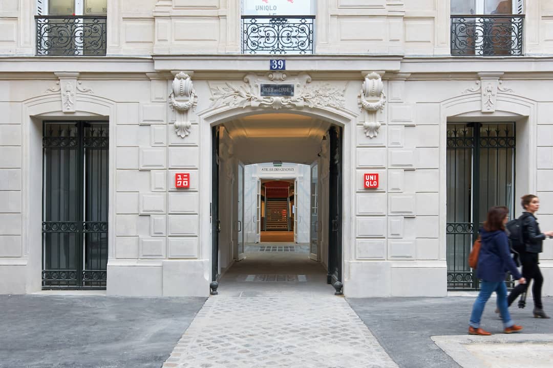 “Flagship store” de Uniqlo en el número 39 de la rue des Francs Bourgeois de París (Francia).