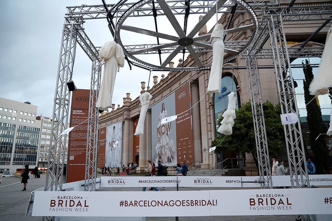 Exterior del recinto ferial de Montjuïc durante la Barcelona Bridal Fashion Week de abril de 2024.