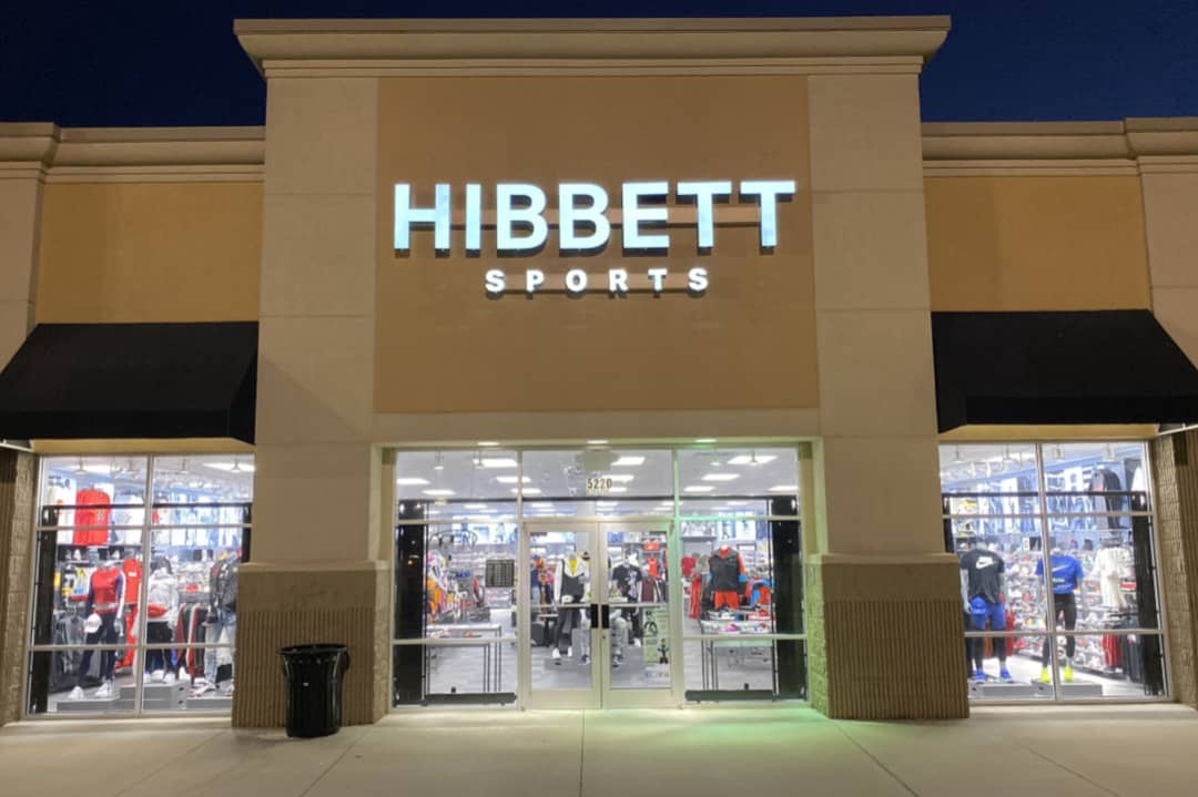 Een winkelfront van Hibbett.