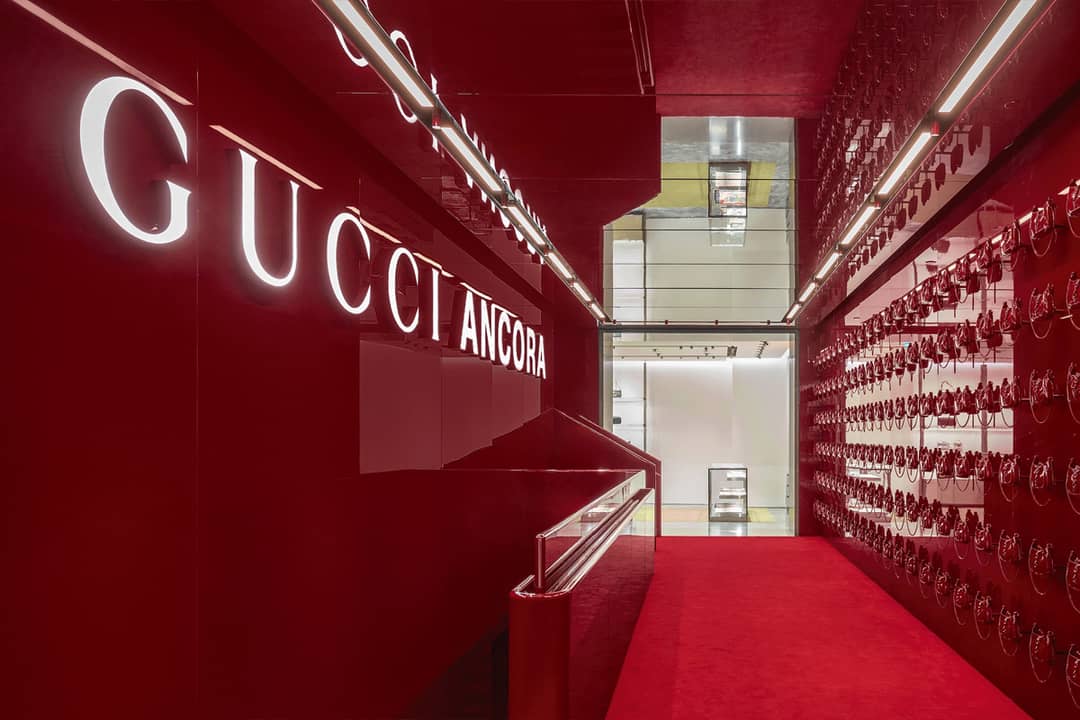 Tienda de Gucci, principal marca en cartera de Kering, en la Via Monte Napoleone de Milán (Italia).