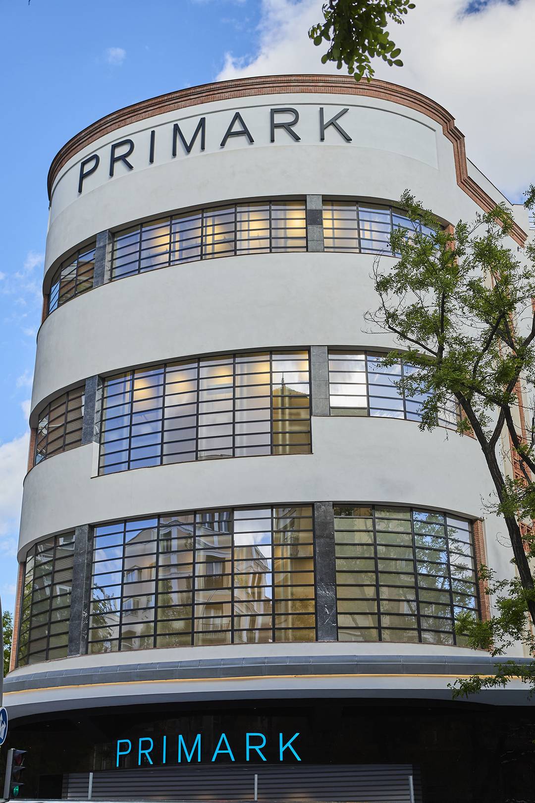 Exterior de la tienda de Primark en el número 8 de la calle del Conde de Peñalver de Madrid (España).