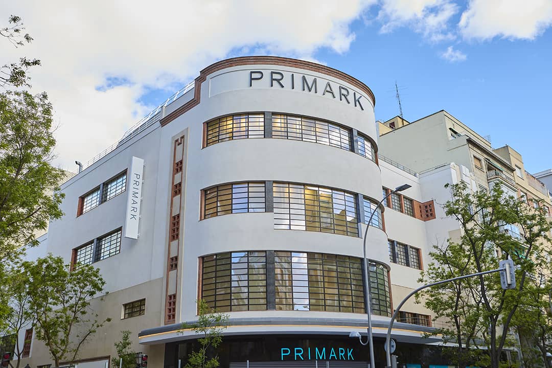 Exterior de la tienda de Primark en el número 8 de la calle del Conde de Peñalver de Madrid (España).