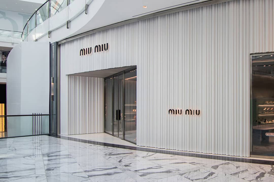 Tienda de Miu Miu en el centro comercial Dubai Mall de Dubái (Emiratos Árabes Unidos).