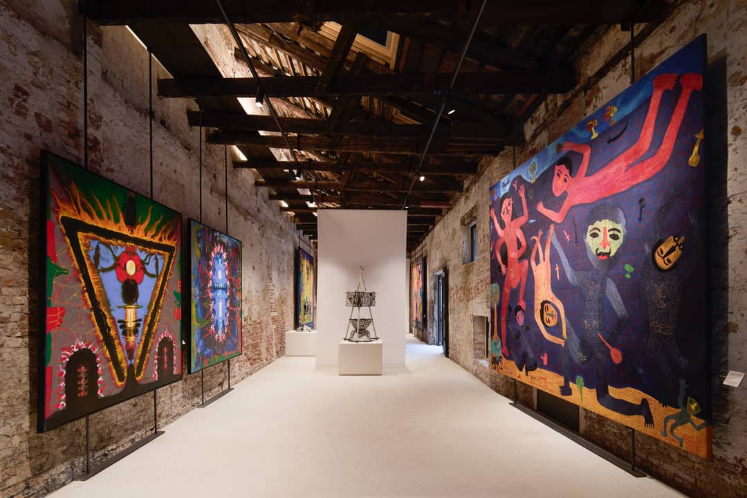 Dior unterstützt die Ausstellung 'Cosmic Space' auf der Biennale in Venedig.