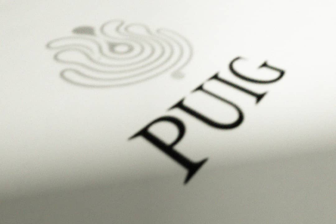 Nuevo logotipo de Puig, diseñado por el estudio de diseño M/M de París.