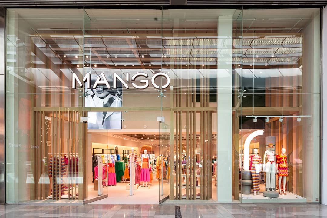 Exterior de la tienda de Mango en el centro comercial Westfield Stratford City de Londres (Reino Unido).