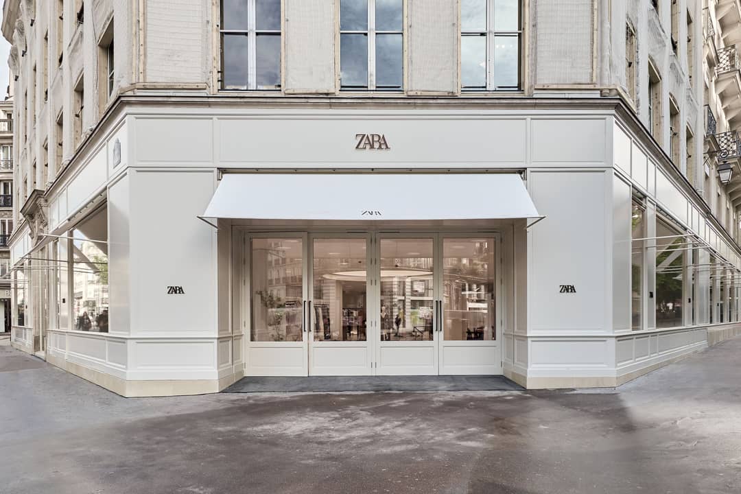Fachada de la boutique Zara en la rue de Rivoli en París