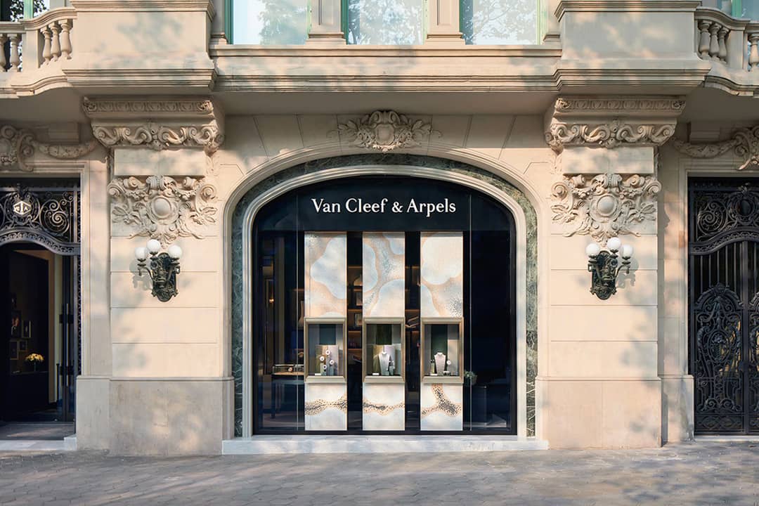 Boutique de la joyería Van Cleef&Arpels, una de las principales casas en cartera de Richemont, en Barcelona (España).