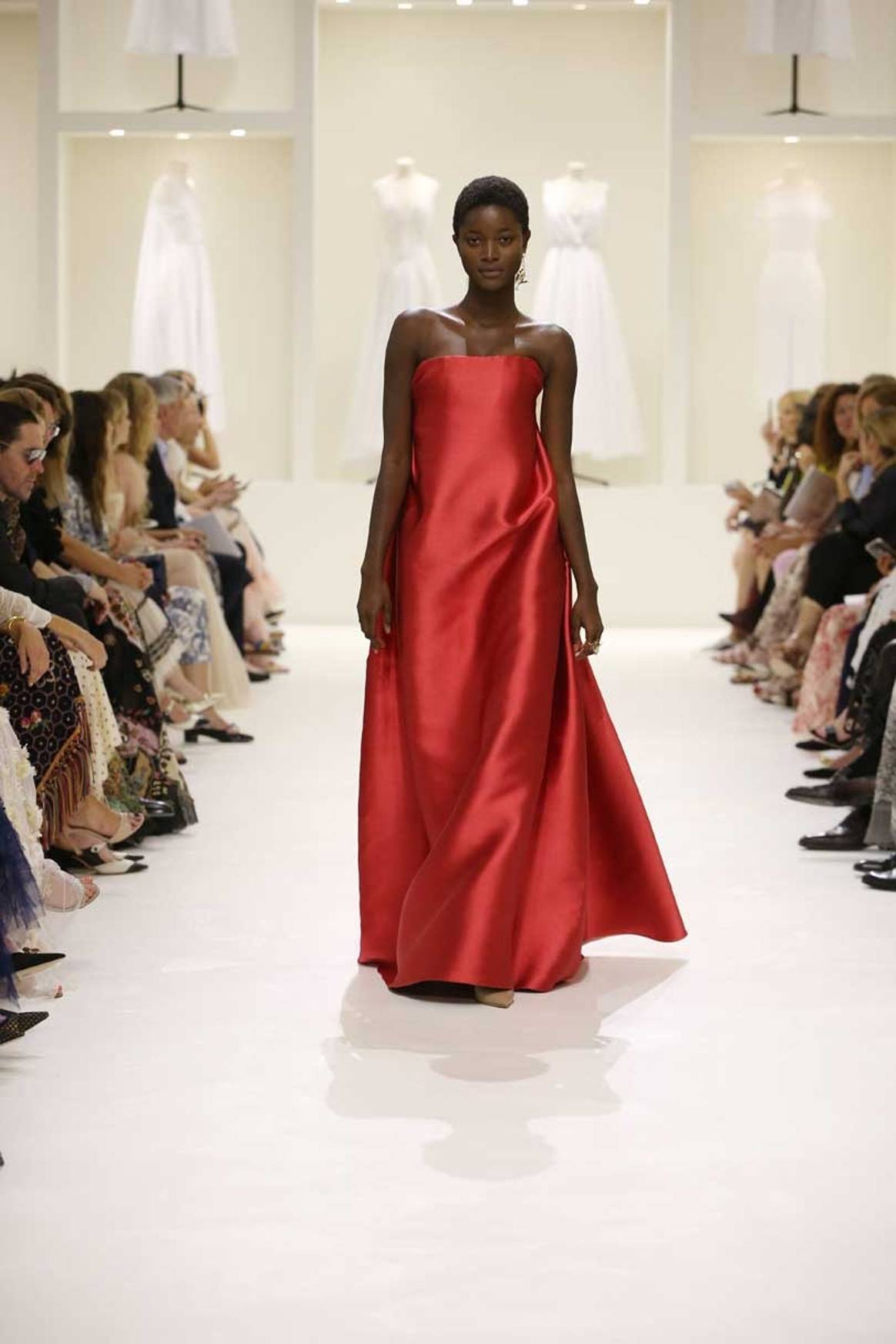 Dior bans Instagram bling at Paris haute couture week