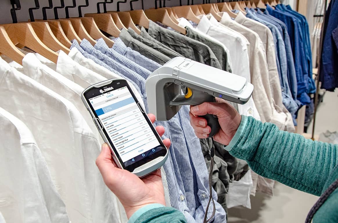 RFID technology whitepaper: How stores turn into ‘Omnichannel Hubs’ and become the heart of a seamless shopping experience