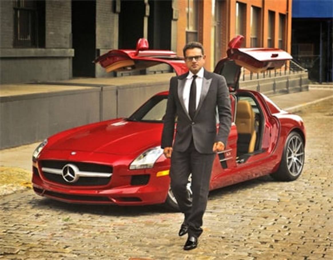 Naeem Khan receives Mercedes-Benz Presents title