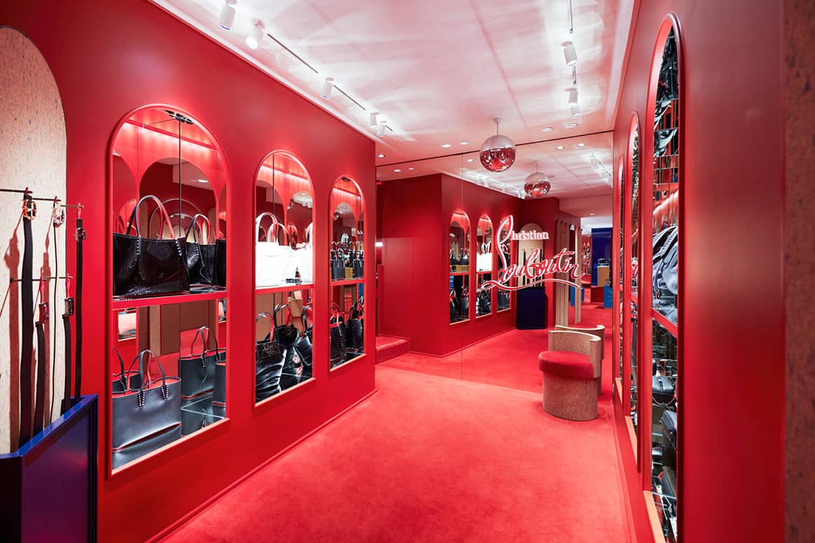 Christian Louboutin inaugure un pop-up store dédié à ses collections de maroquinerie