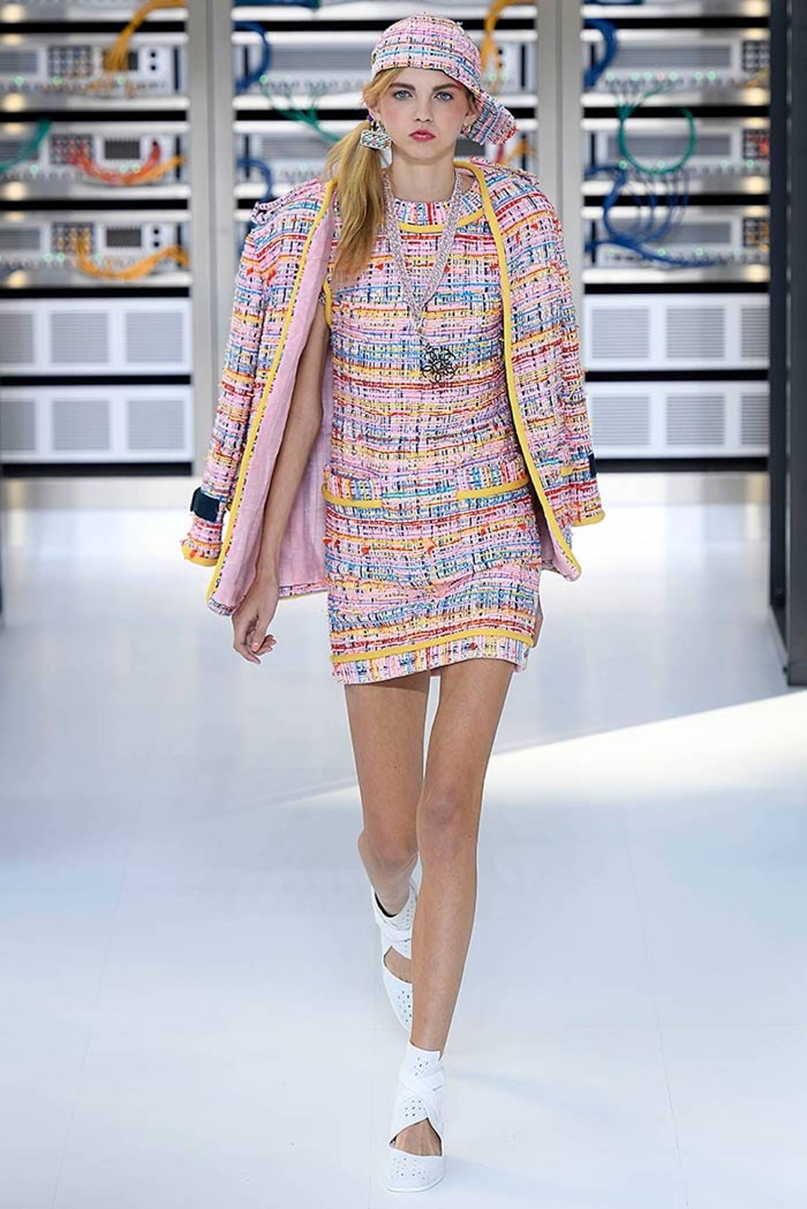 Fashion Week: Chanel entre high-tech et lingerie chic