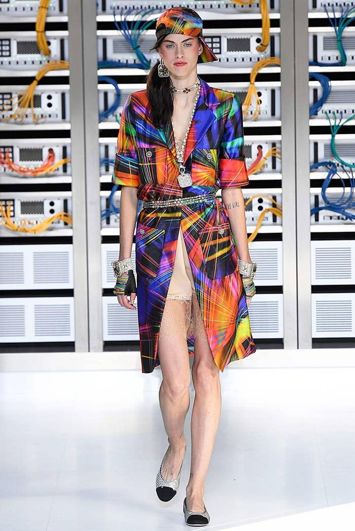Fashion Week: Chanel entre high-tech et lingerie chic