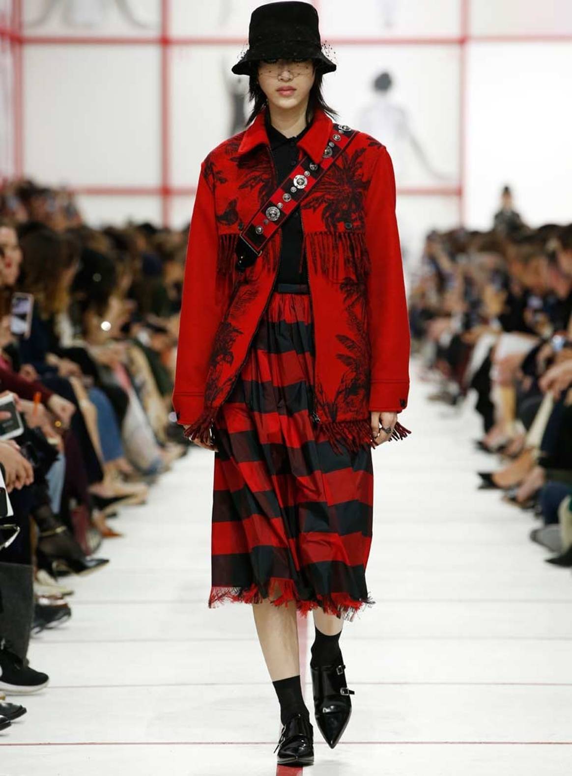 Dior revisite le New Look dans l'esprit british et féministe