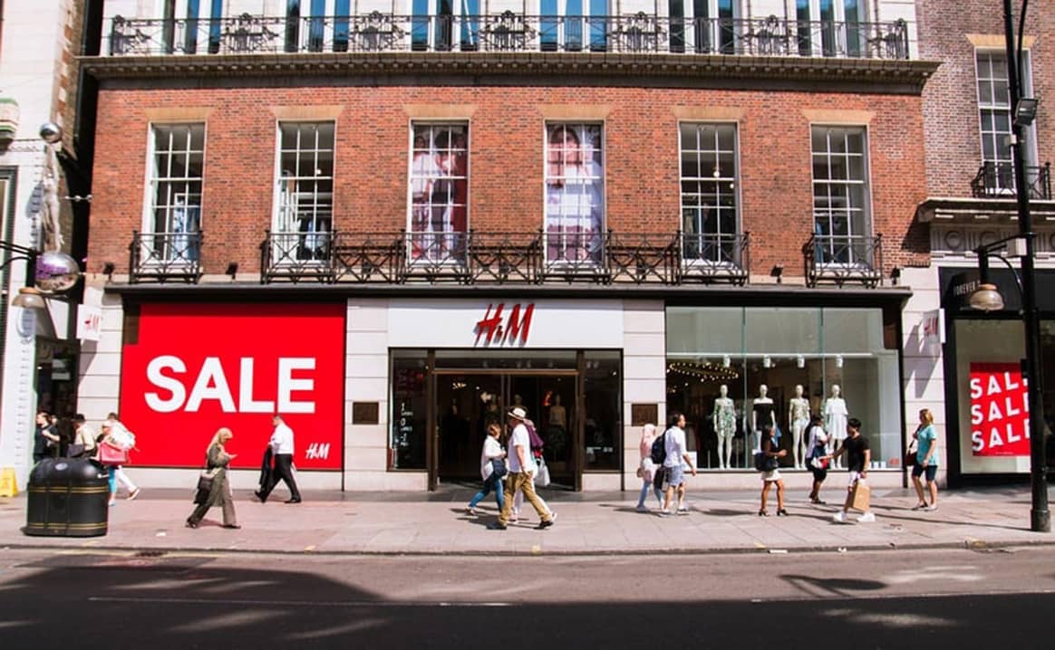 Конец эпохи: спустя 39 лет H&M прекратил выпуск бумажного каталога