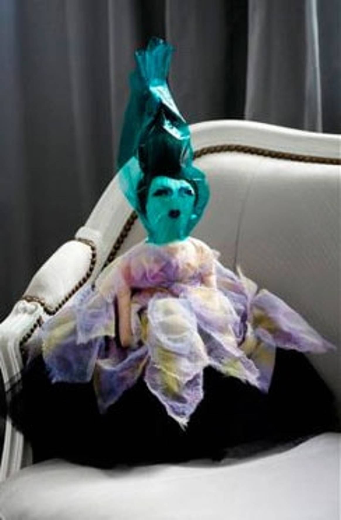 Une poupée Dior, adjugée à 11 000€