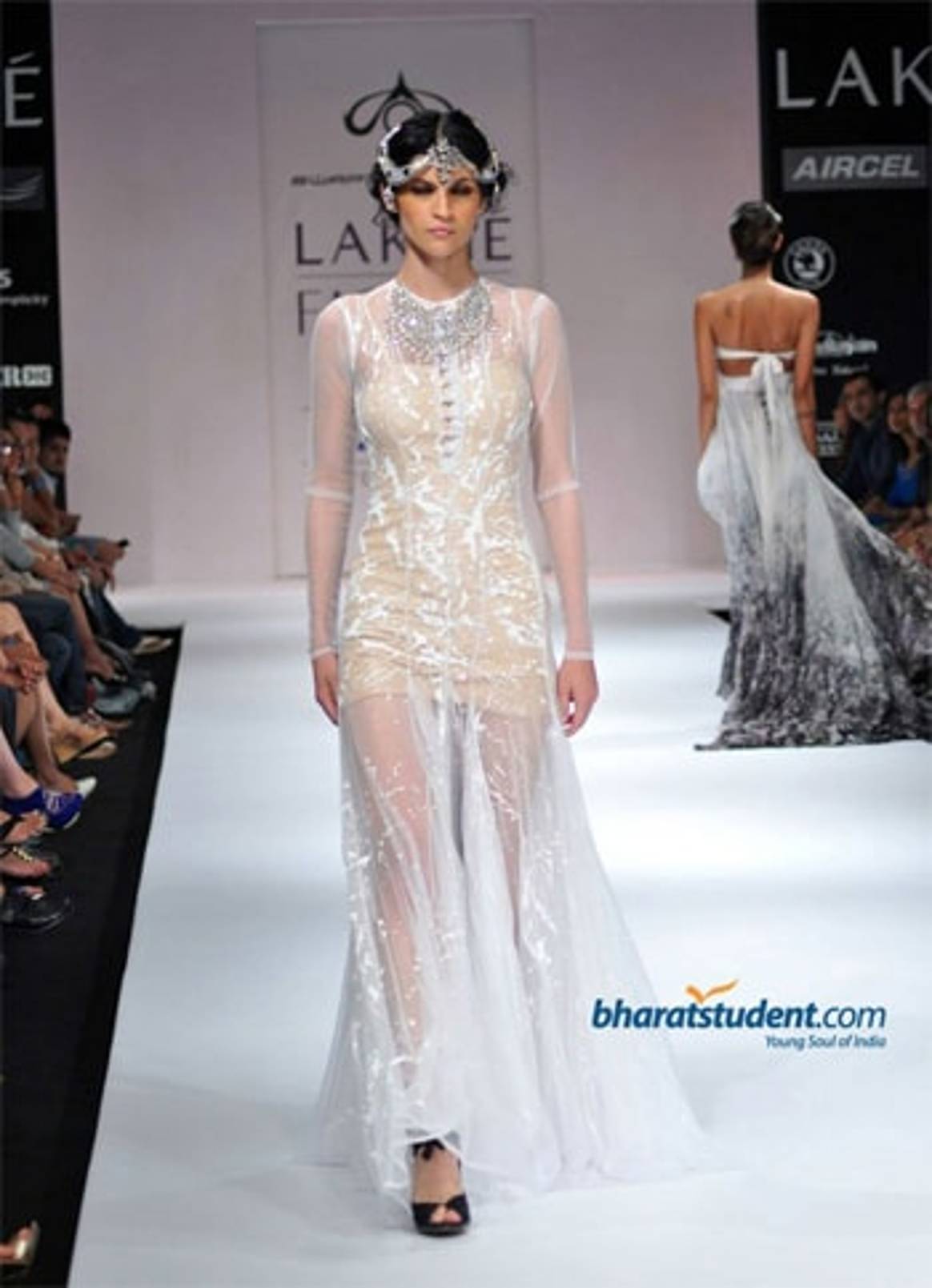 LFW Winter/Festive ’10 woos Mumbaikars with glamour