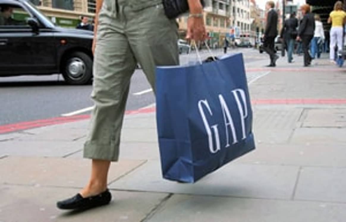 US retailers report lower November sales