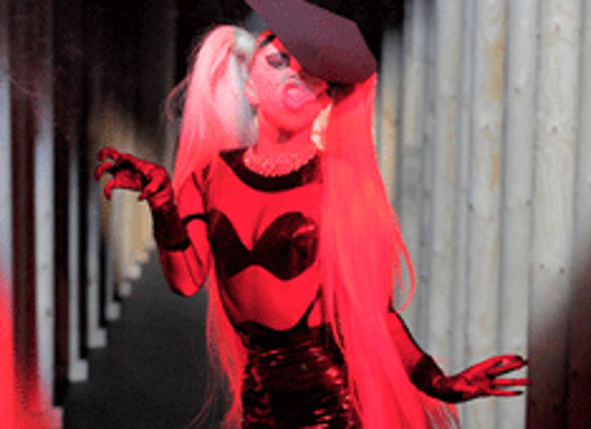 PFW: Gaga in Mugler Show