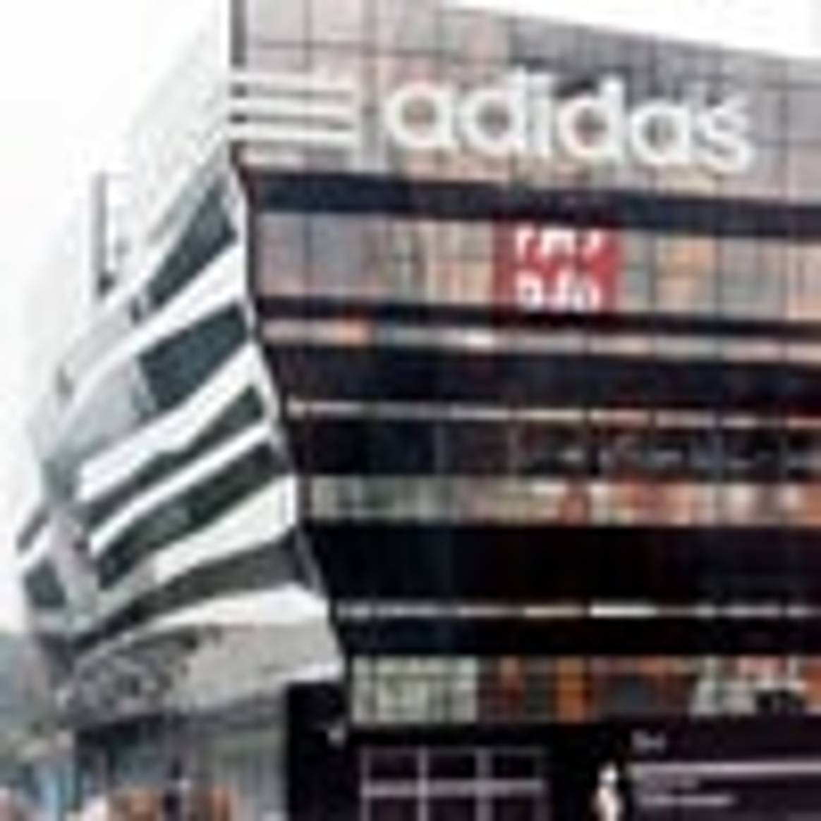 Adidas eröffnet Mega-Store in Peking