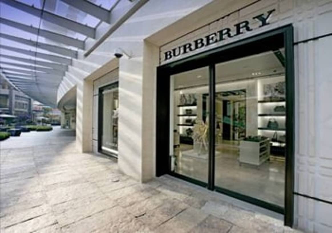 Burberry compró sus tiendas franquiciadas en China
