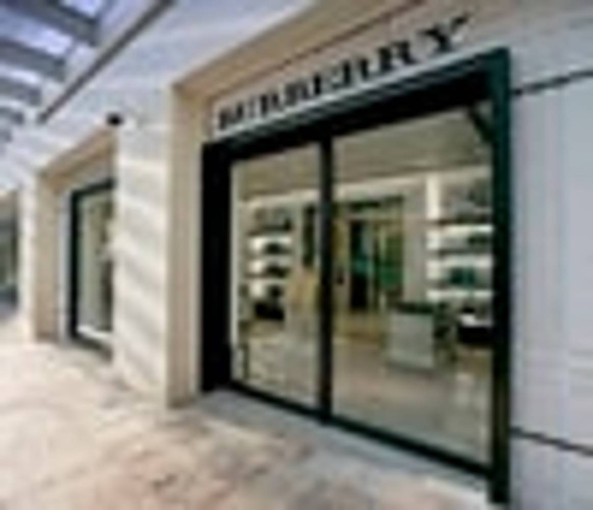 Burberry compró sus tiendas franquiciadas en China