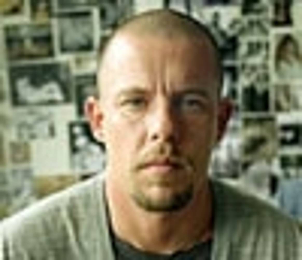 Alexander McQueen stirbt im Alter von 40 Jahren