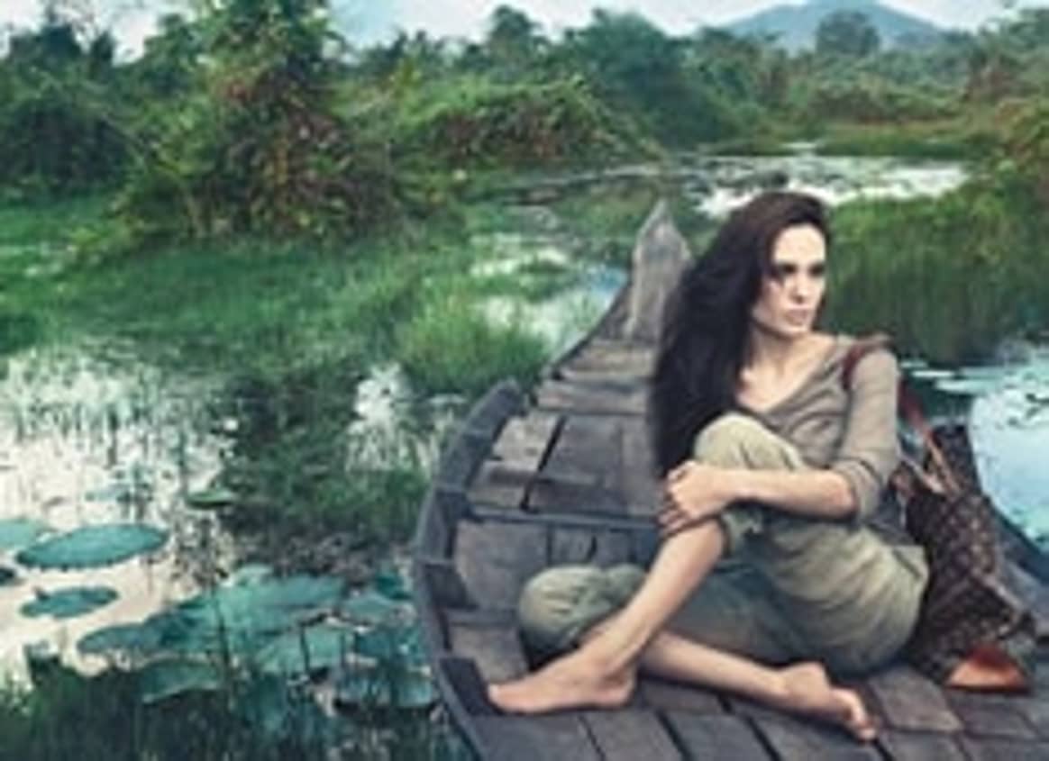 Angelina Jolie signe pour LV