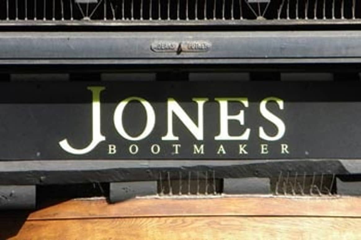 Macintosh koopt Jones Bootmaker