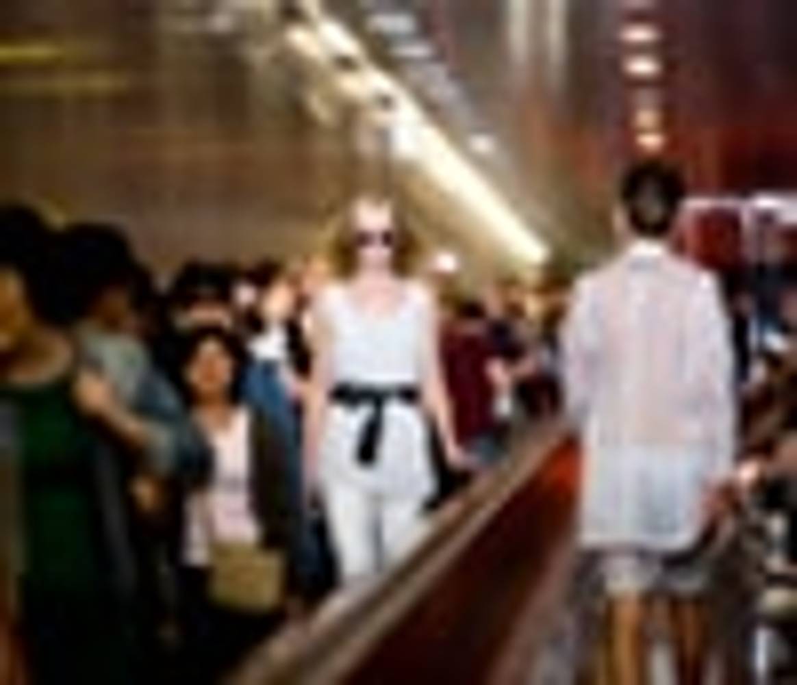 Pasarela de moda en el Metro de Barcelona