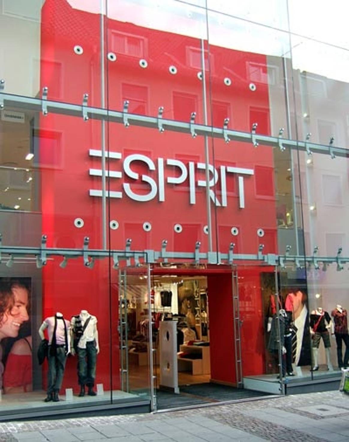 Esprit ficha a ex consejero de Inditex y sus acciones suben