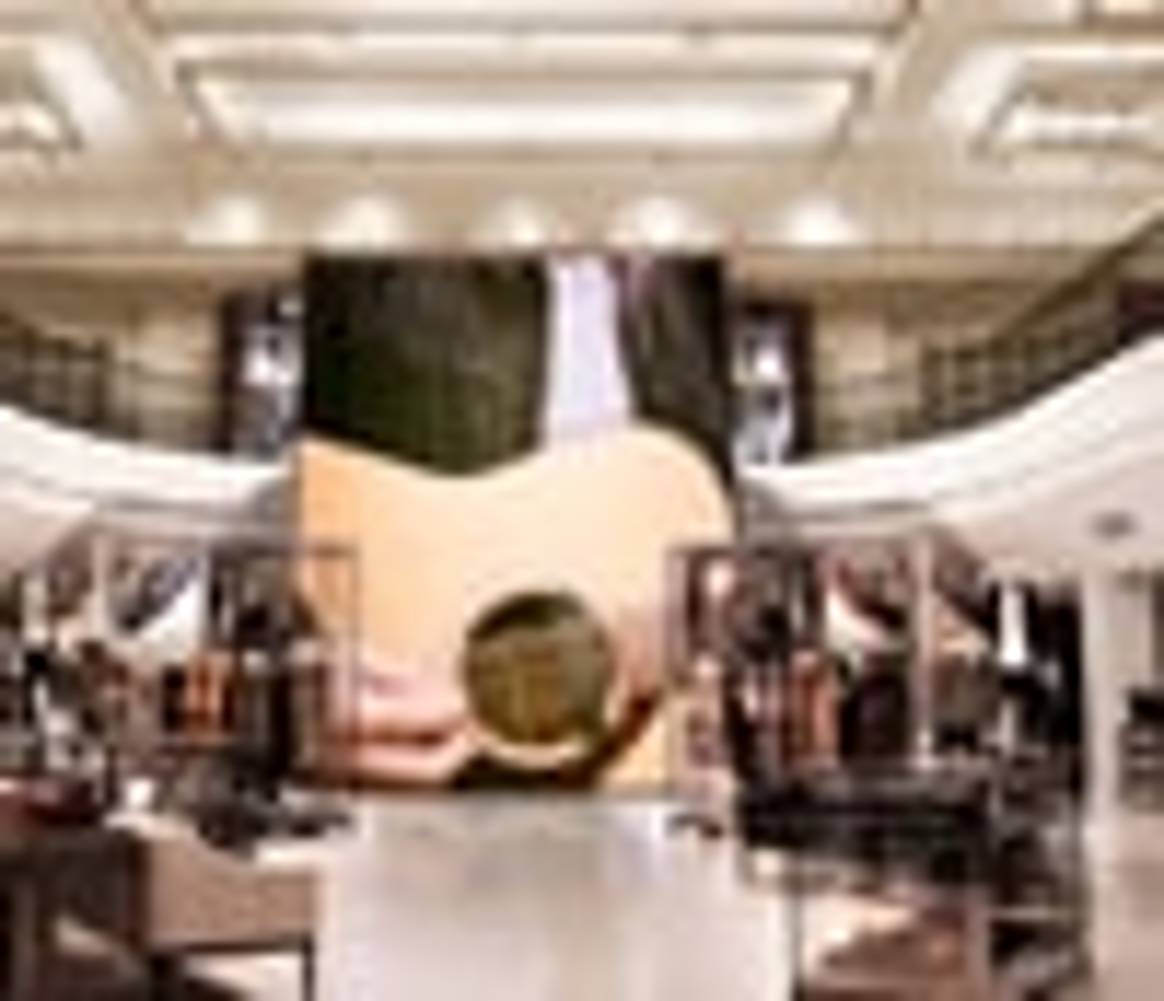 Burberry points to new multichann​el propositio​n