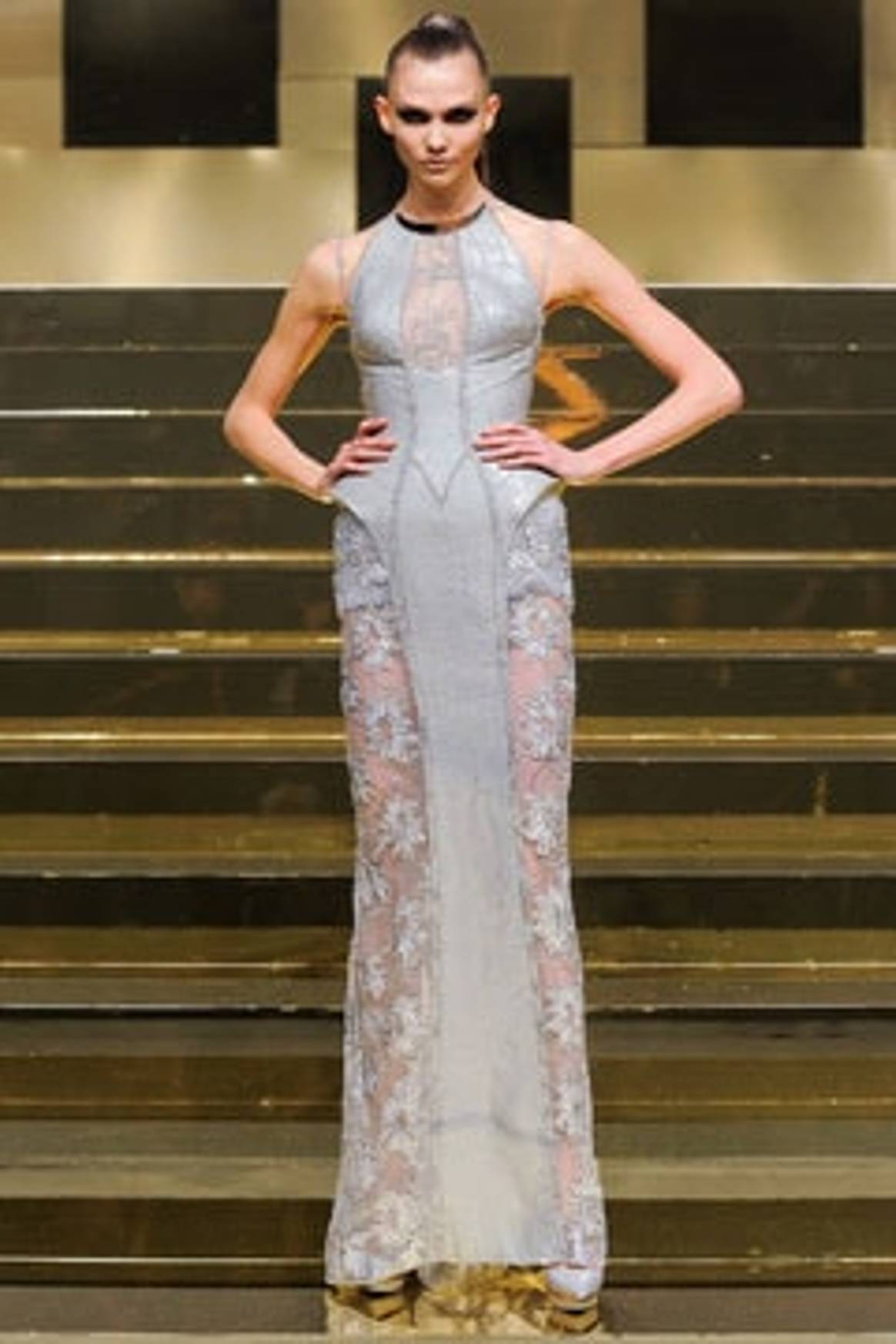 Versace ouvre la semaine de la Haute Couture