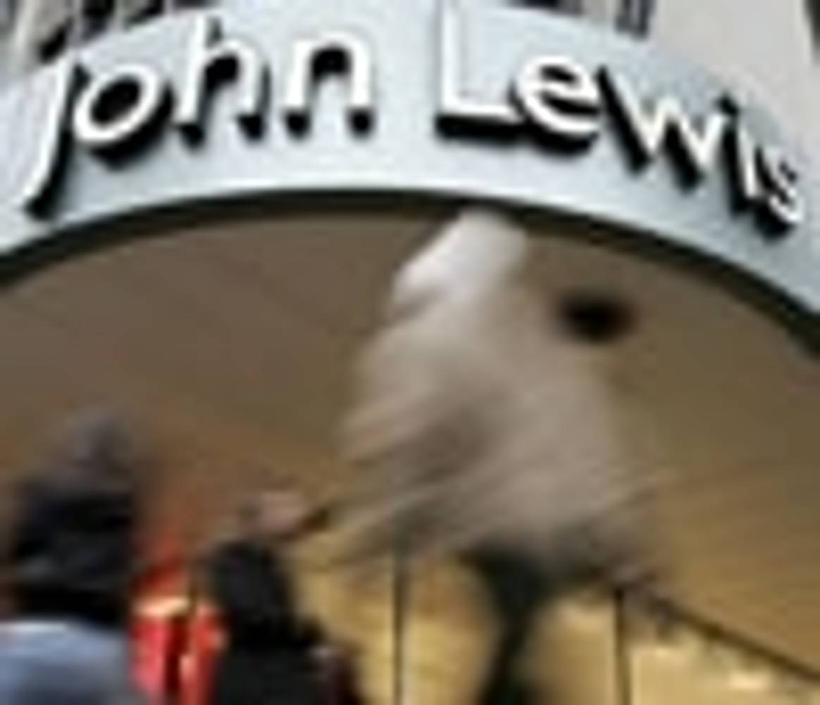 Topman John Lewis: 'Minder filialen bij multichannel'